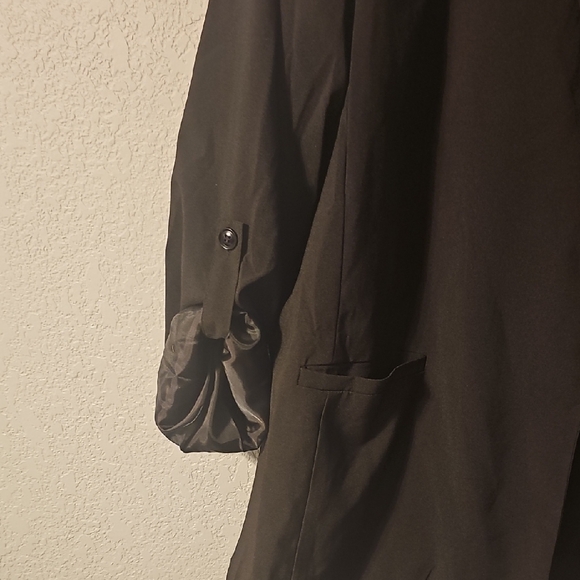 Classic Black Women's Blazer - Picture 3 of 6